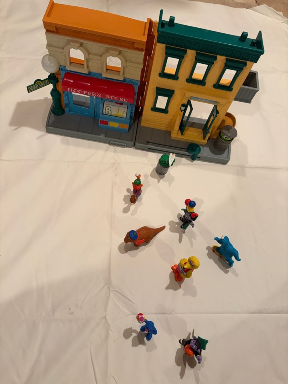 Sesame Street Hoopers store by Hasbro.Includes 8 iconic characters.
